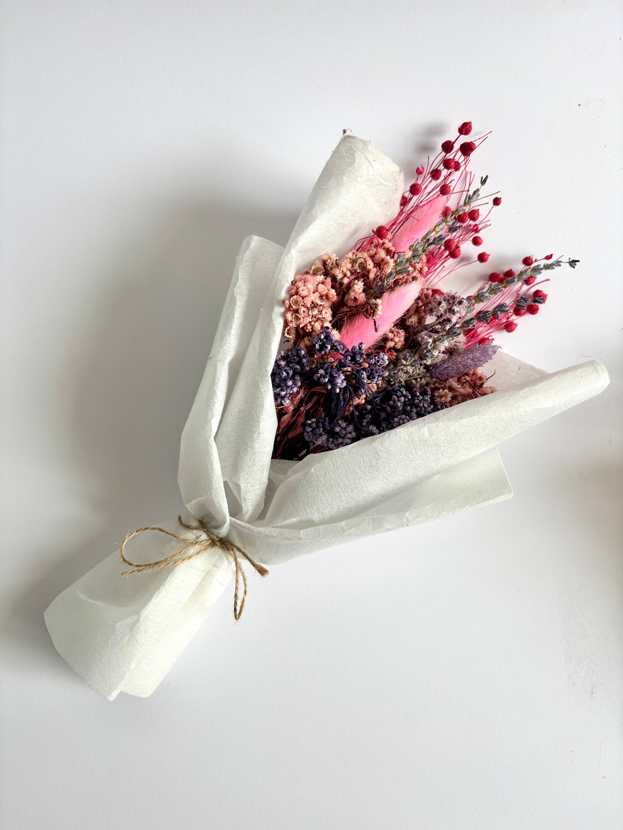 DAISY BLAZE MINI DRIED FLOWER BOUQUET