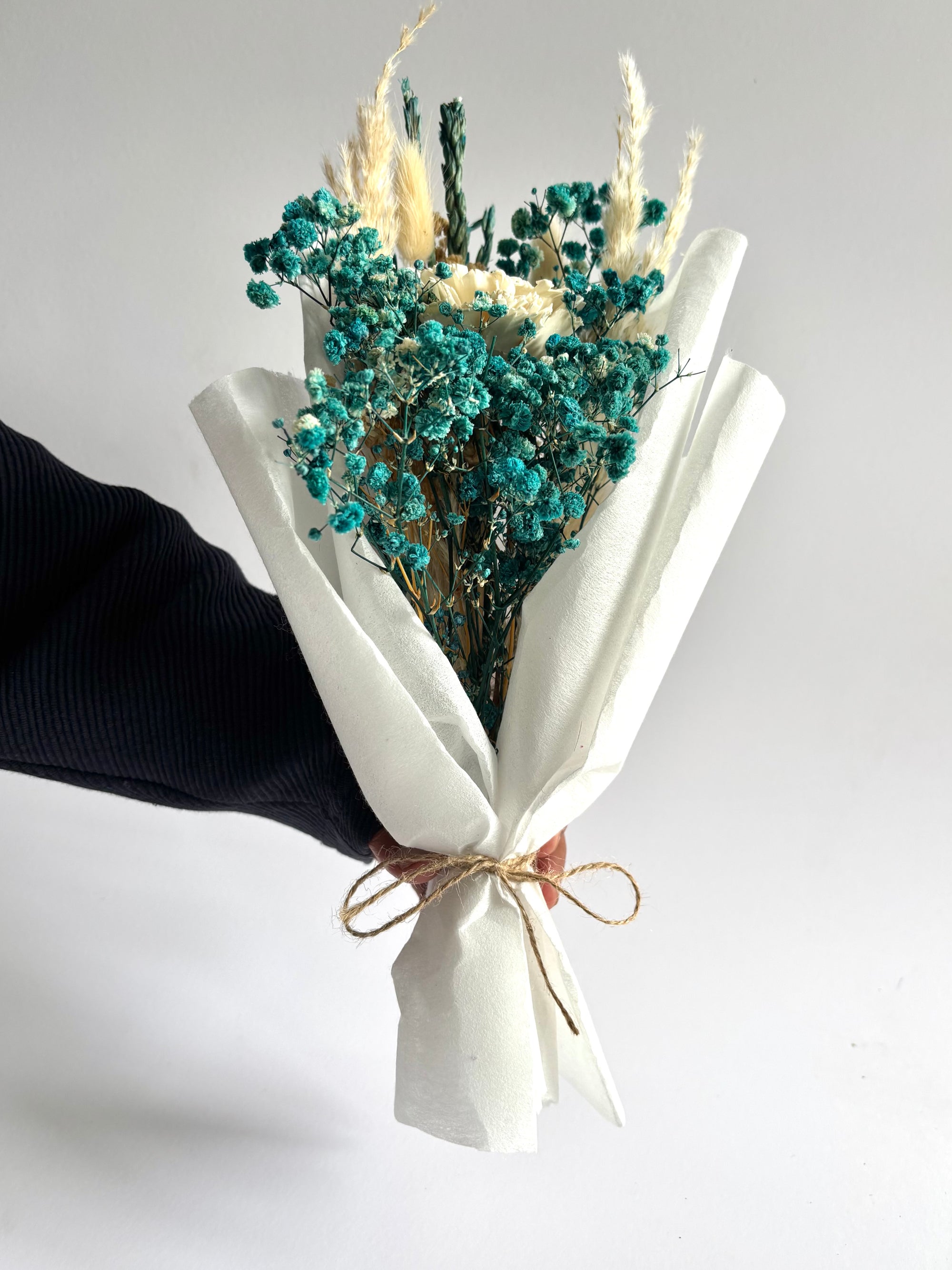 SEA AND CLOUD MINI DRIED FLOWER BOUQUET