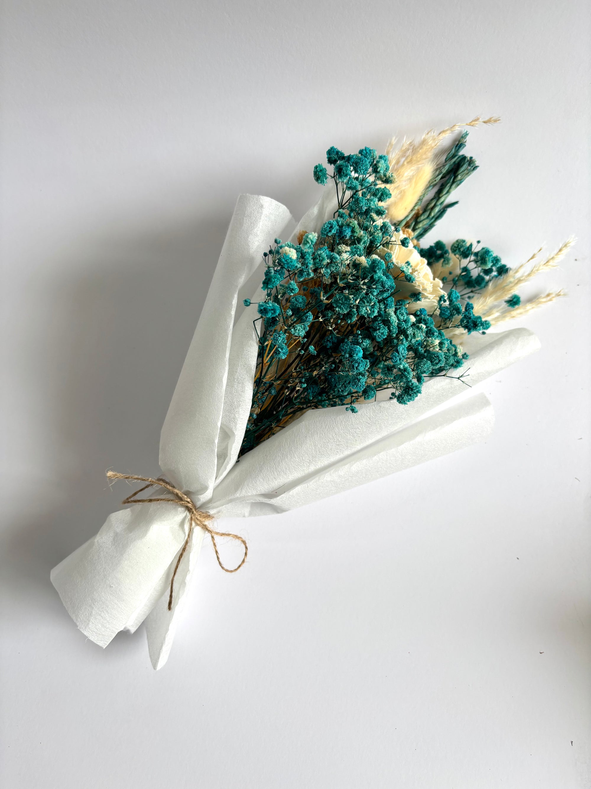 SEA AND CLOUD MINI DRIED FLOWER BOUQUET